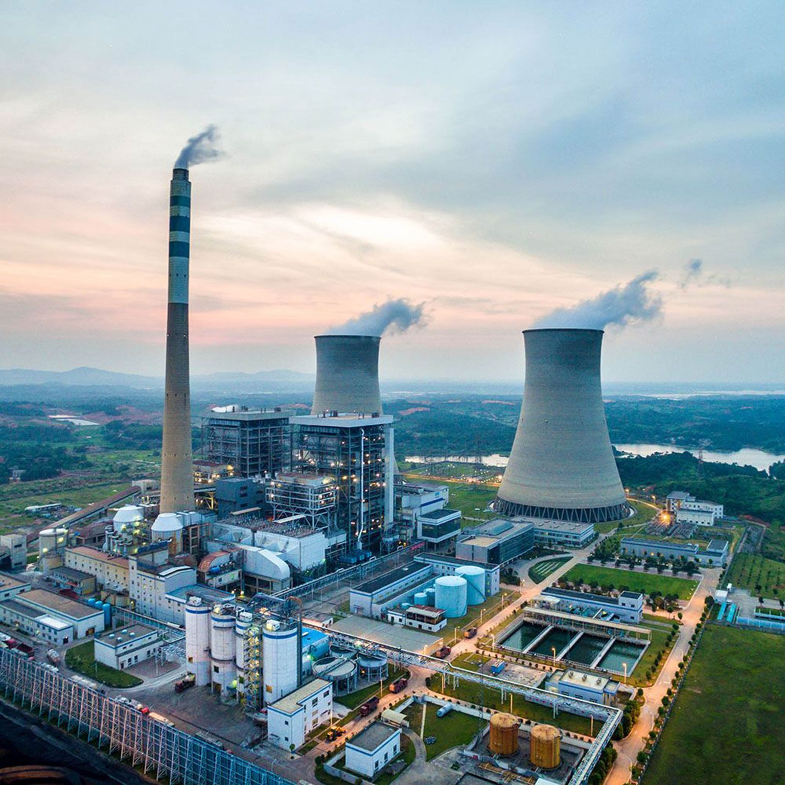 Тэс тепловая электростанция. Теплоэнергетическая отрасль. Атомная энергия аэс. Атомная энергия аэс. Энергетическая промышленность.